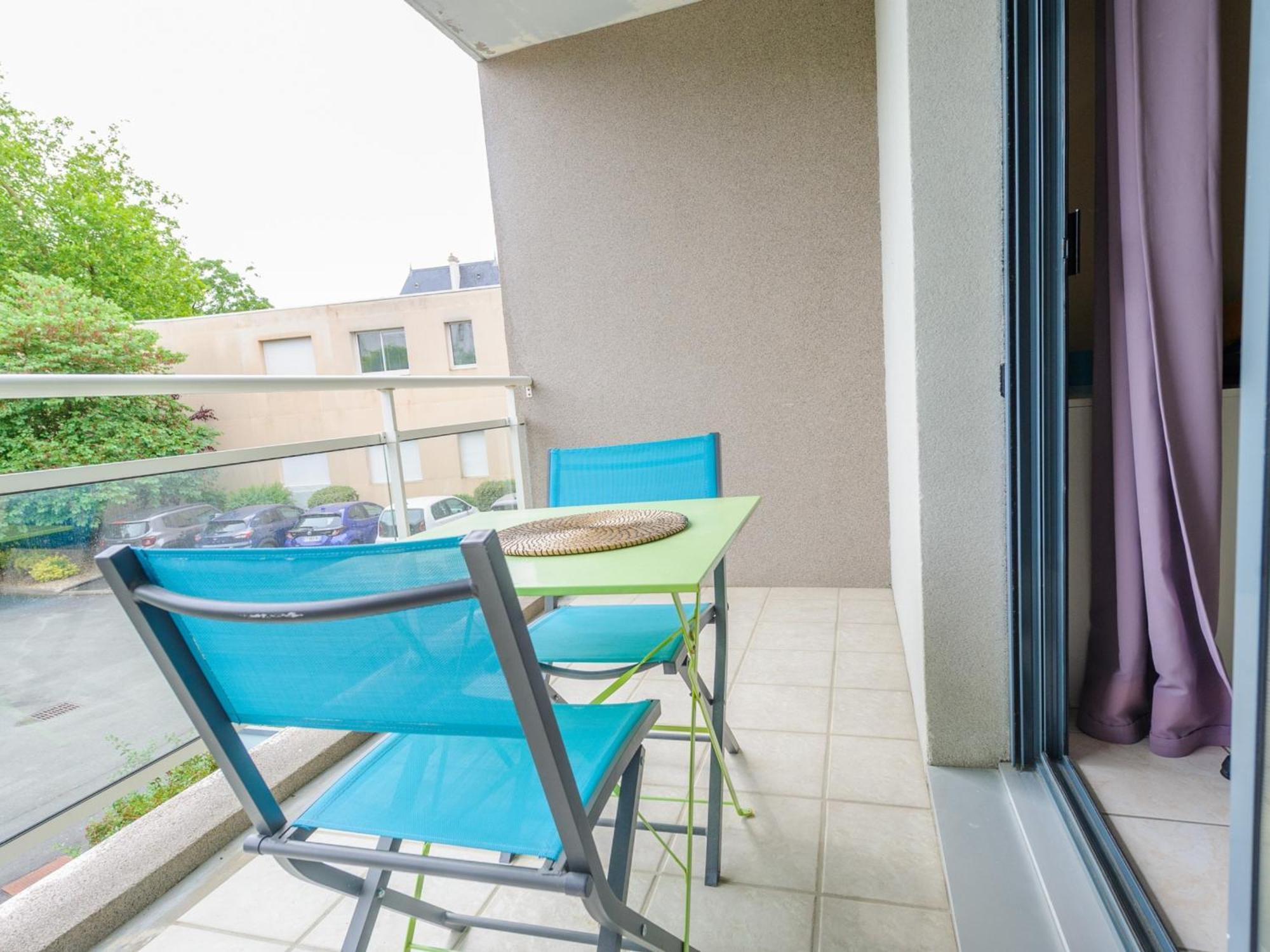 Ensoleille Au Bord De Avec Balcon Et Parking, Proche Centre Et - La Rochelle - Fr-1-535-51 La Rochelle (Charente-Maritime)